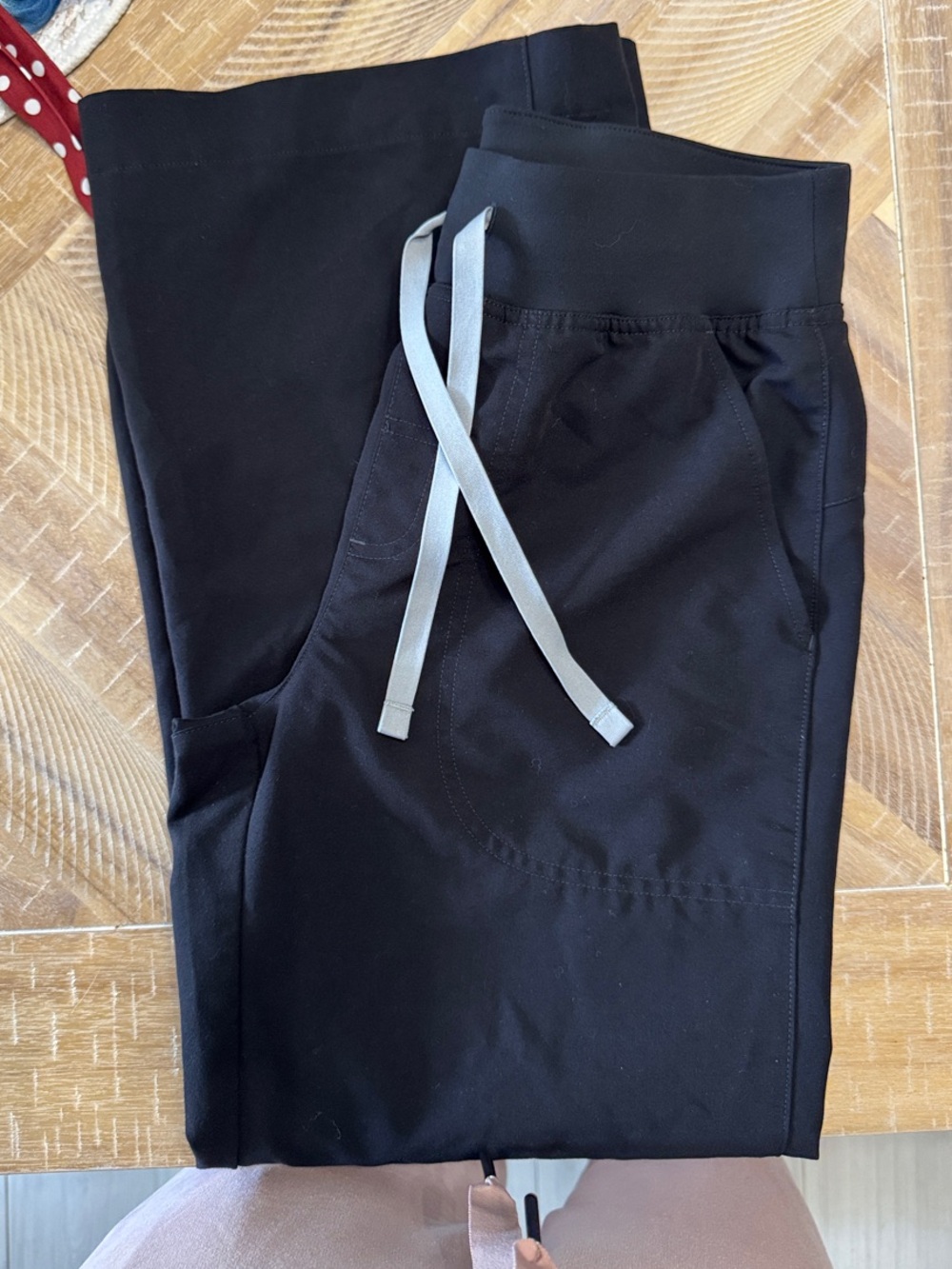 FIGS NWOT Women’s black Wide-Leg Drawstring scrubs size Small regular - Picture 6 of 7